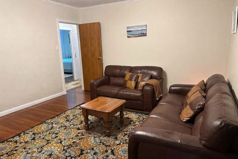 Photo of property in 13 Fairdene Avenue, Henderson, Auckland, 0610