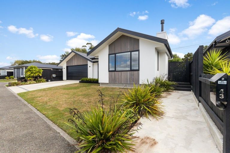 Photo of property in 43 Coutts Way, Fitzherbert, Palmerston North, 4410