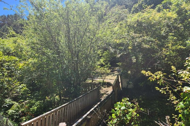 Photo of property in 65 Elmslie Road, Pinehaven, Upper Hutt, 5019