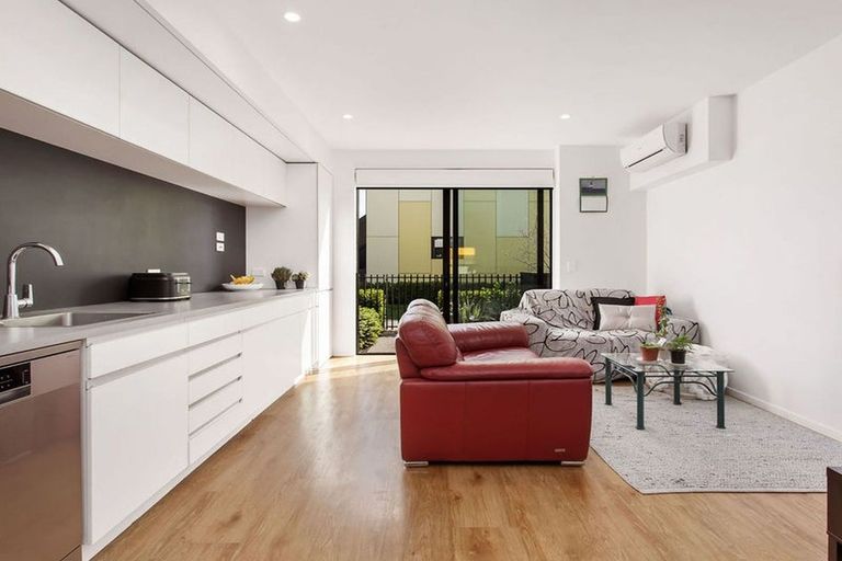 Photo of property in 2/1 Buchan Street, Sydenham, Christchurch, 8023