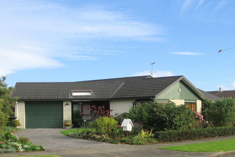 Photo of property in 4 Runanga Grove, Waikanae, 5036