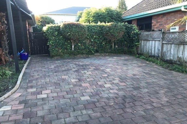 Photo of property in 2/2 Dallinghoe Crescent, Milford, Auckland, 0620