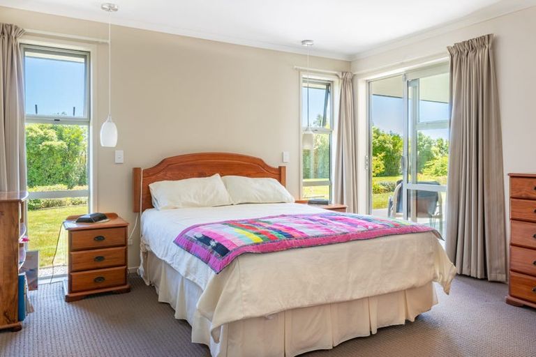 Photo of property in 33 Ketemaringi Way, Manakau, Levin, 5573