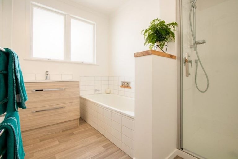 Photo of property in 23 James Cook Street, Havelock North, 4130