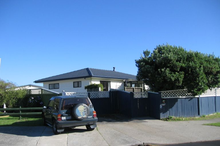 Photo of property in 10 Tobys Way, Waikanae Beach, Waikanae, 5036