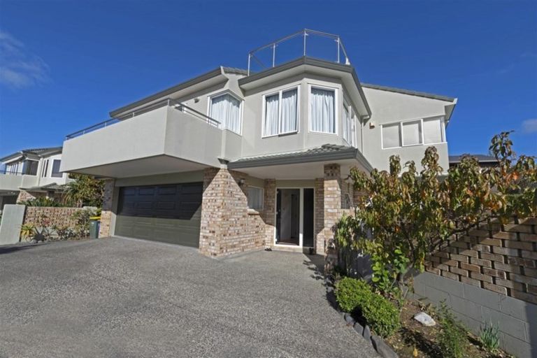 Photo of property in 2/89 Aberdeen Road, Castor Bay, Auckland, 0620