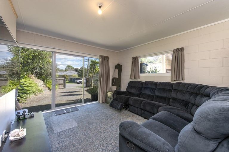 Photo of property in 21 Tararua Street, Paraparaumu, 5032