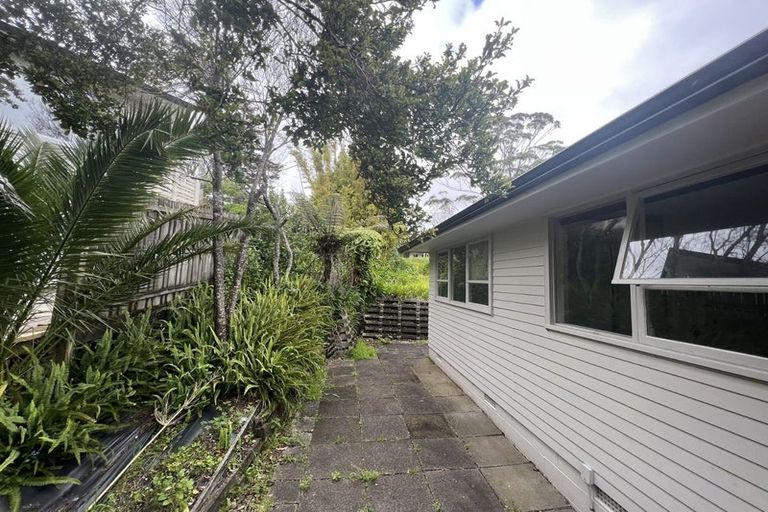 Photo of property in 11 Holt Avenue, Torbay, Auckland, 0630