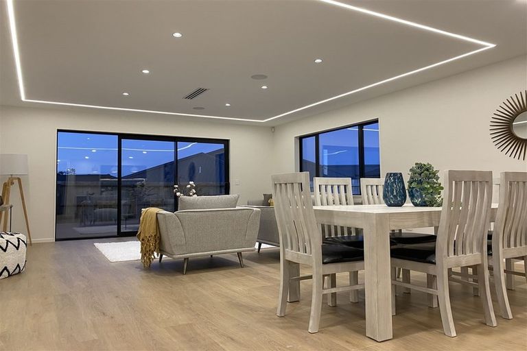 Photo of property in 17 Nobilo Road, Kumeu, 0810