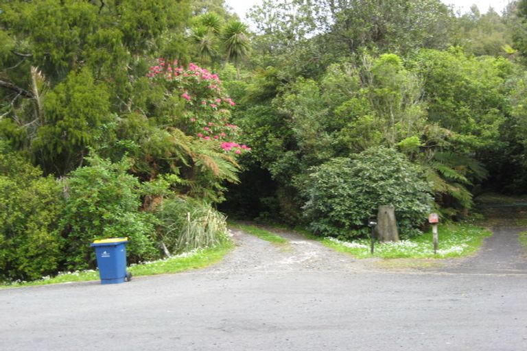 Photo of property in 464 Scenic Drive, Waiatarua, Auckland, 0612