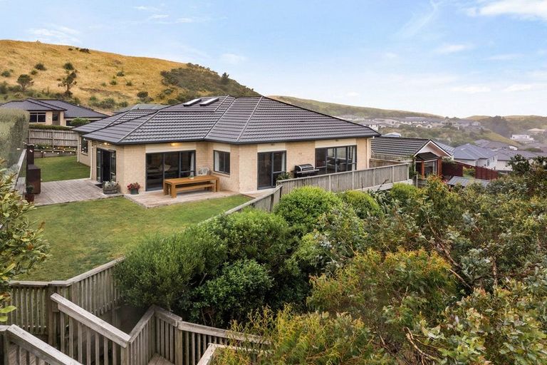 Photo of property in 17 Gifford Grove, Churton Park, Wellington, 6037