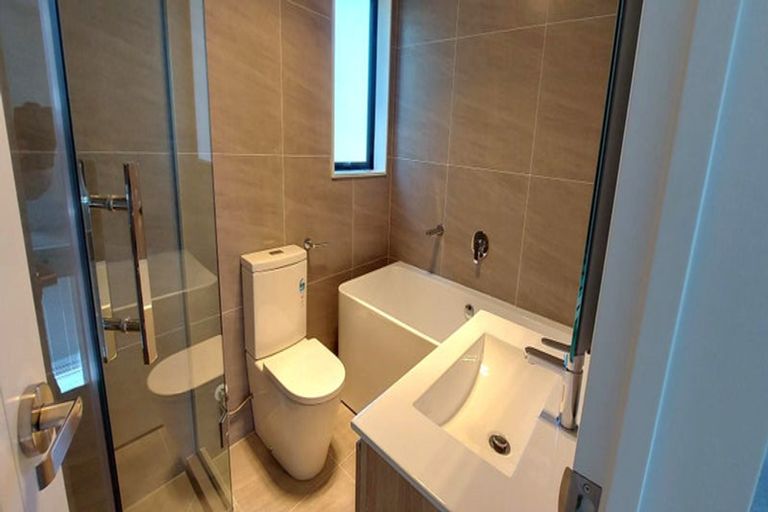 Photo of property in 20b Mackenzie Street, Te Atatu South, Auckland, 0610