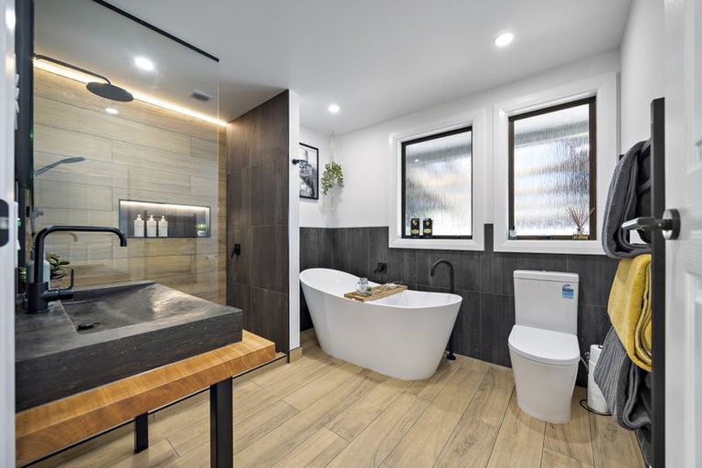 Photo of property in 44b Crosland Road, South Head, 0874