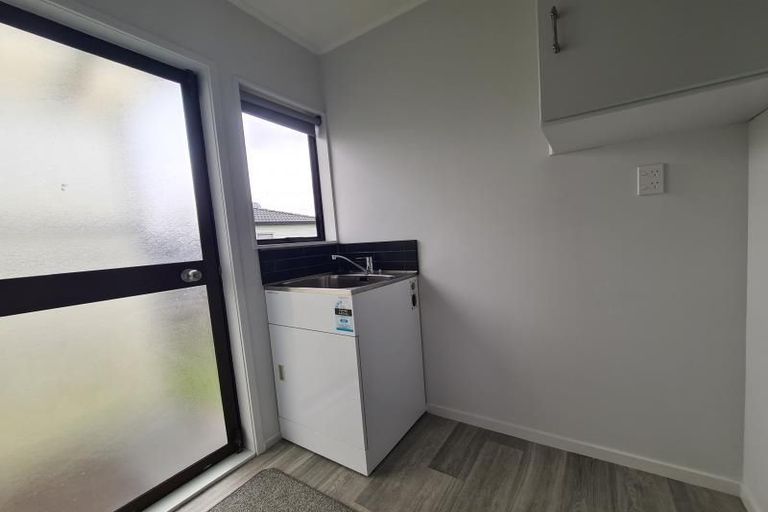 Photo of property in 1/22 Etherton Drive, Weymouth, Auckland, 2103