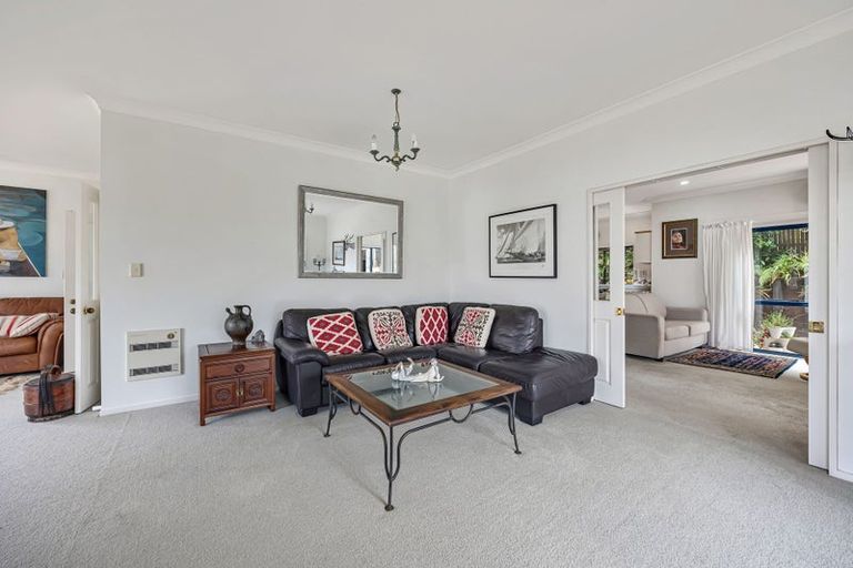 Photo of property in 19 Belleaire Court, West Harbour, Auckland, 0618