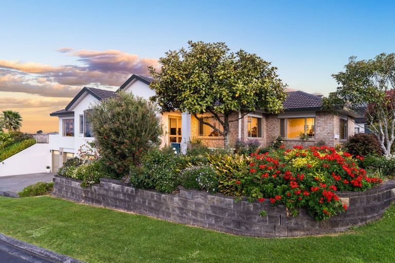 Photo of property in 1 Sandhurst Rise, Henderson, Auckland, 0612