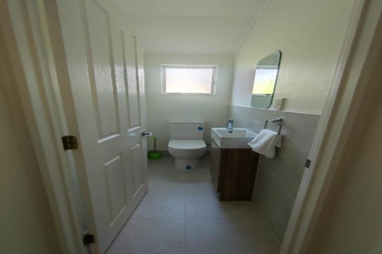 Photo of property in 18a Jacanas Place, Unsworth Heights, Auckland, 0632