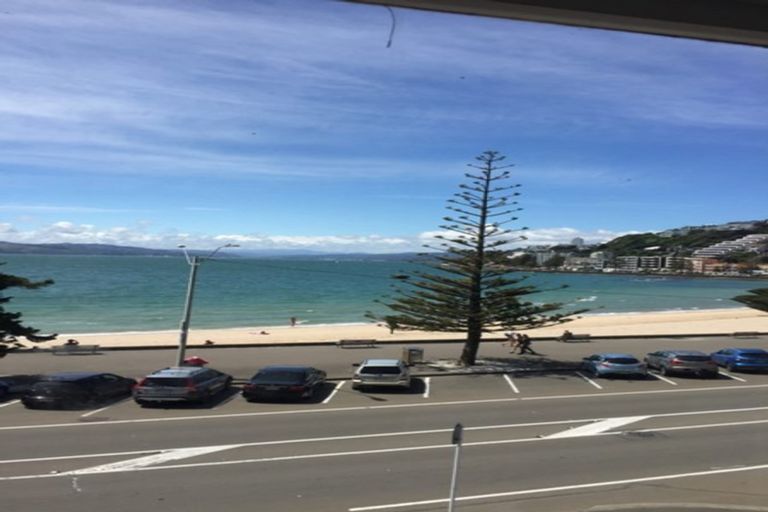 Photo of property in 186 Oriental Parade, Oriental Bay, Wellington, 6011