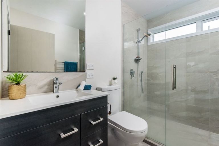 Photo of property in 8 Cessna Way, Newlands, Wellington, 6037