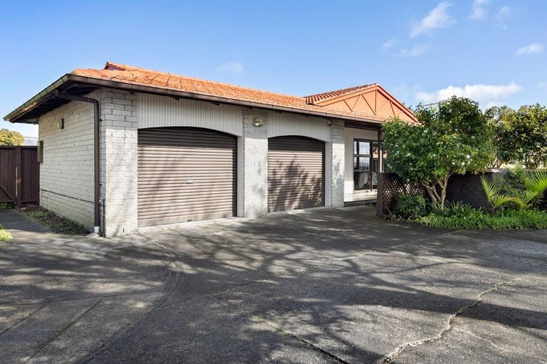 Photo of property in 1/322 Te Atatu Road, Te Atatu South, Auckland, 0610