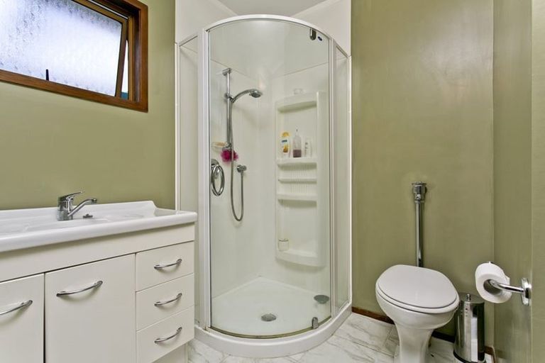 Photo of property in 2/39 Parr Terrace, Castor Bay, Auckland, 0620