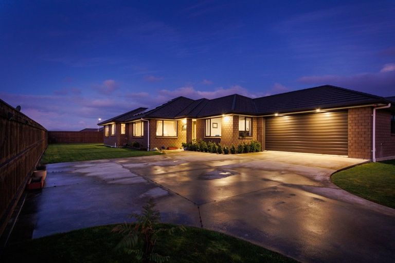 Photo of property in 7 Cyprus Place, Fitzherbert, Palmerston North, 4410