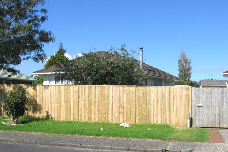 Photo of property in 8 Durham Street, Te Atatu Peninsula, Auckland, 0610