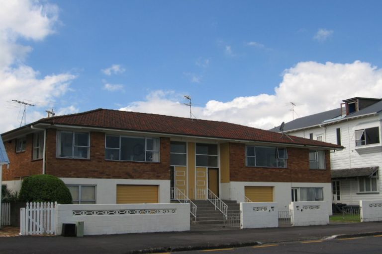 Photo of property in 1/9 Queens Parade, Devonport, Auckland, 0624