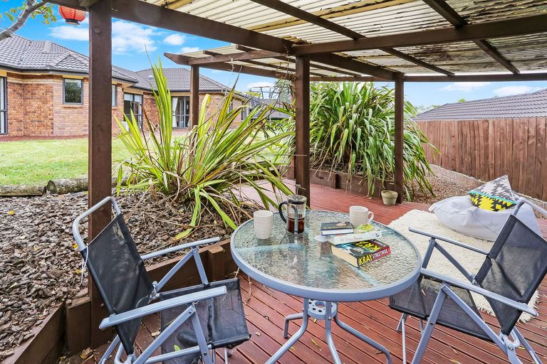 Photo of property in 11 Ina Ville Drive, Pukekohe, 2120