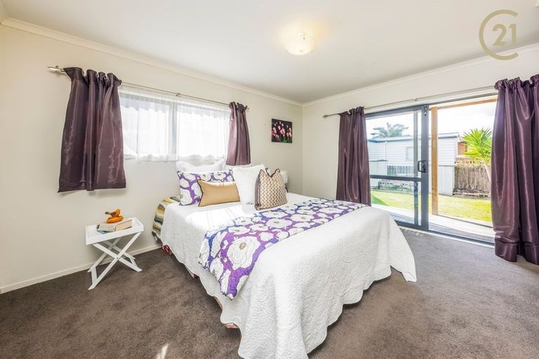 Photo of property in 3 Halberg Street, Papakura, 2110