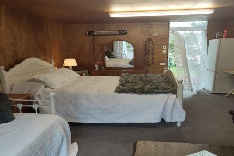 Photo of property in 15 Puriri Place, Tuateawa, Coromandel, 3583