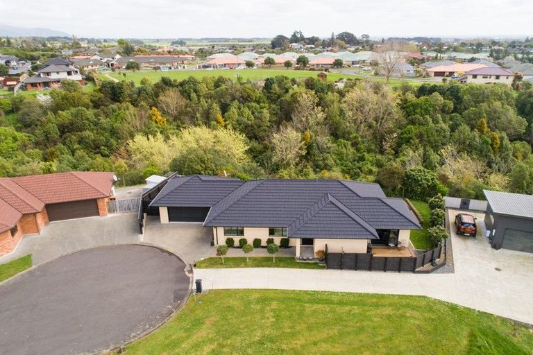 Photo of property in 35 Silkwood Place, Fitzherbert, Palmerston North, 4410