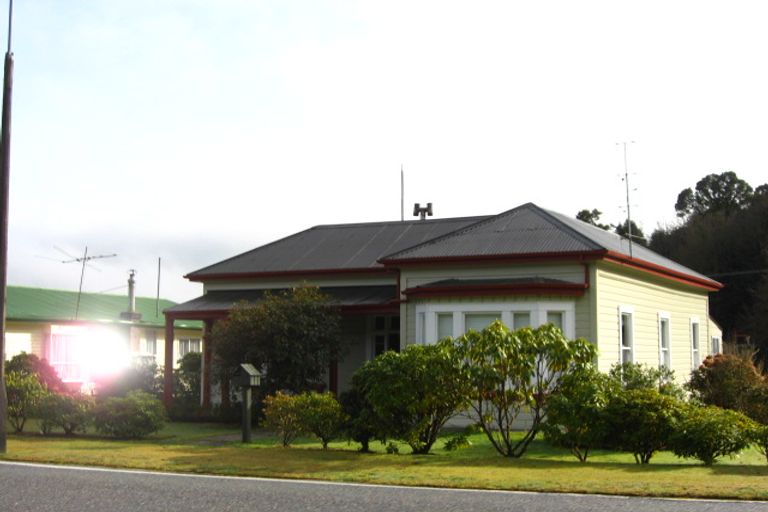 Photo of property in 6-8 Broadway, Reefton, 7830