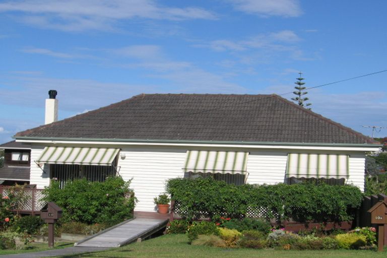 Photo of property in 2/10 Kiteroa Terrace, Rothesay Bay, Auckland, 0630