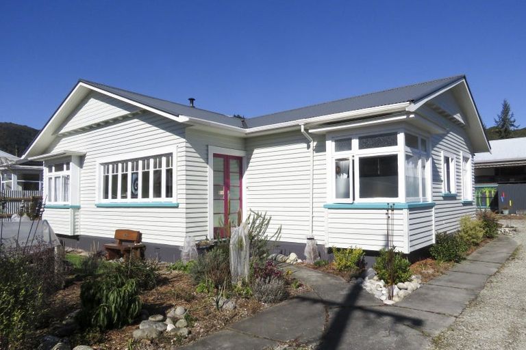 Photo of property in 49 Shiel Street, Reefton, 7830