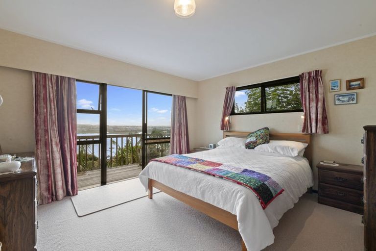 Photo of property in 32 Telstar Place, Beach Haven, Auckland, 0626