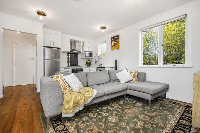 Photo of property in 90 Kelman Road, Kelston, Auckland, 0602