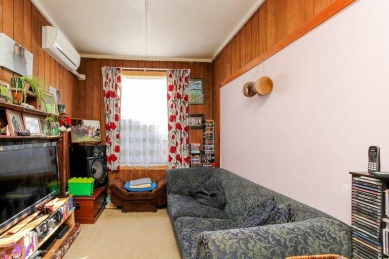 Photo of property in 63 Queen Street, Waitara, 4320