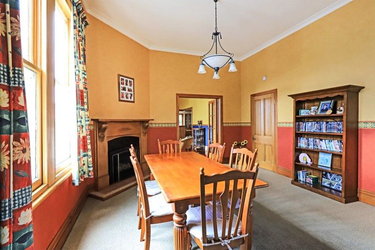 Photo of property in 27 Napier Terrace, Hospital Hill, Napier, 4110