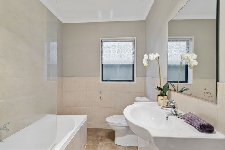 Photo of property in 38b Hetherington Road, Ranui, Auckland, 0612