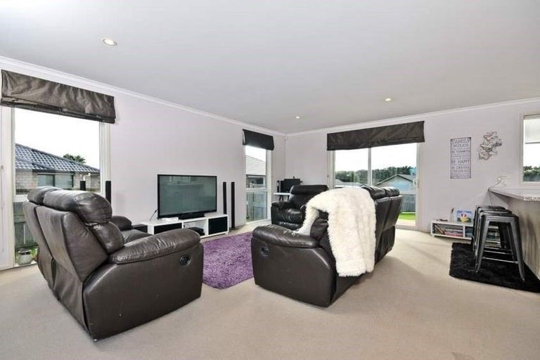 Photo of property in 18 Mcgowan Rise, Tuakau, 2121