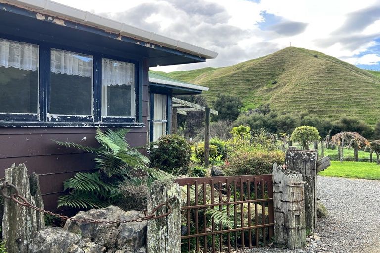 Photo of property in 2411 Coast Road, Pongaroa, 4991