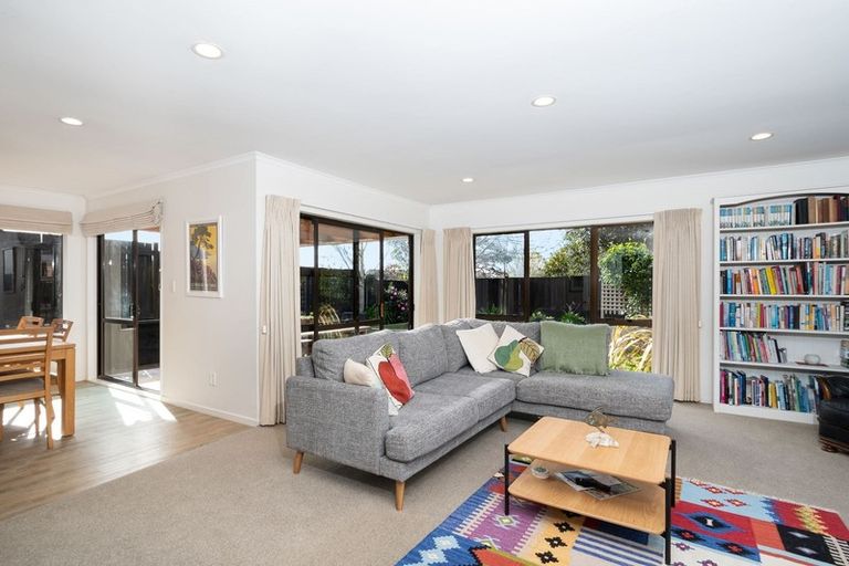 Photo of property in 1/11 Javelin Place, West Harbour, Auckland, 0618