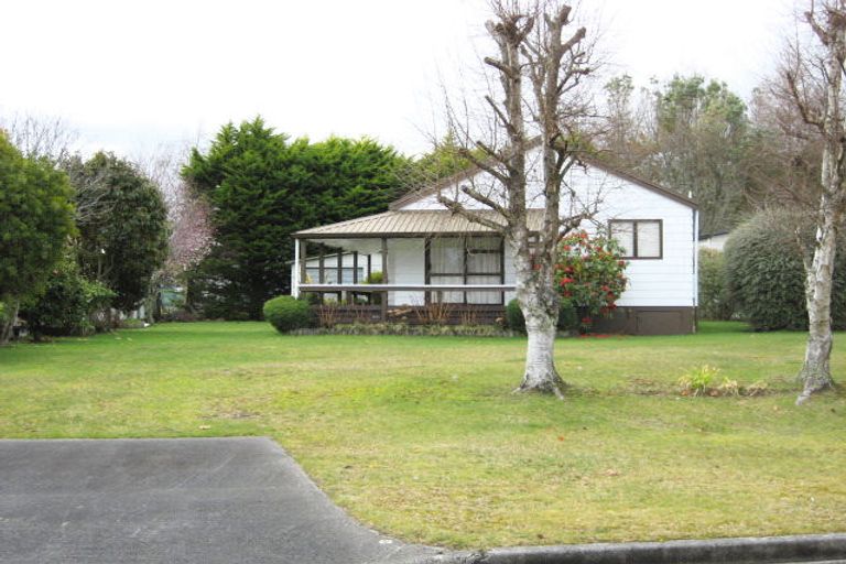 Photo of property in 4 Gibbs Place, Kinloch, Taupo, 3377