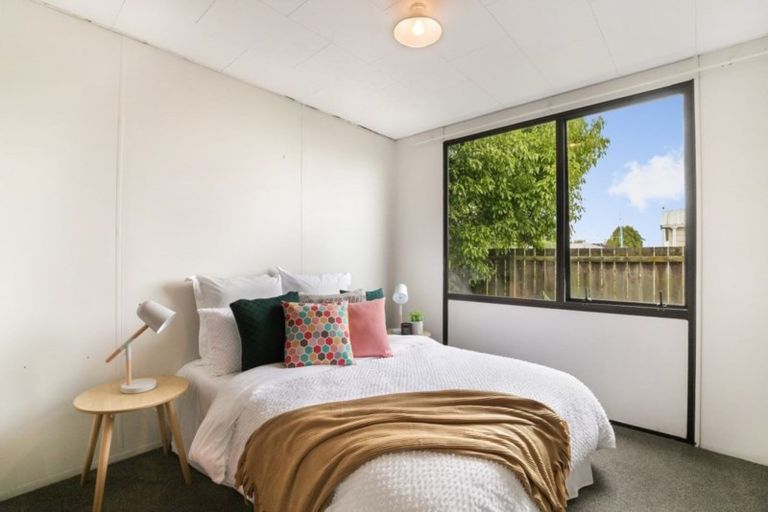 Photo of property in 2/88c Kelvin Road, Papakura, 2110