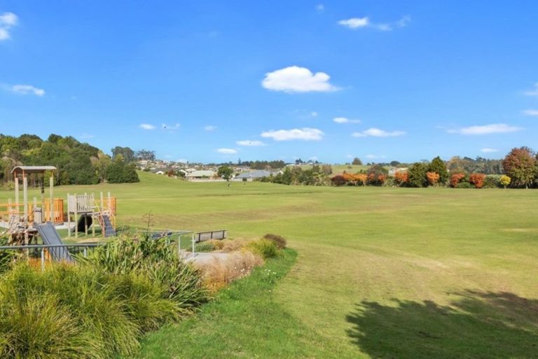 Photo of property in 64 Ayrshire Drive, Grandview Heights, Hamilton, 3200