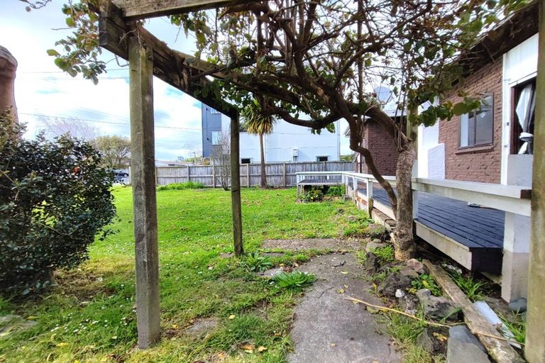 Photo of property in 21 Ranui Station Road, Ranui, Auckland, 0612