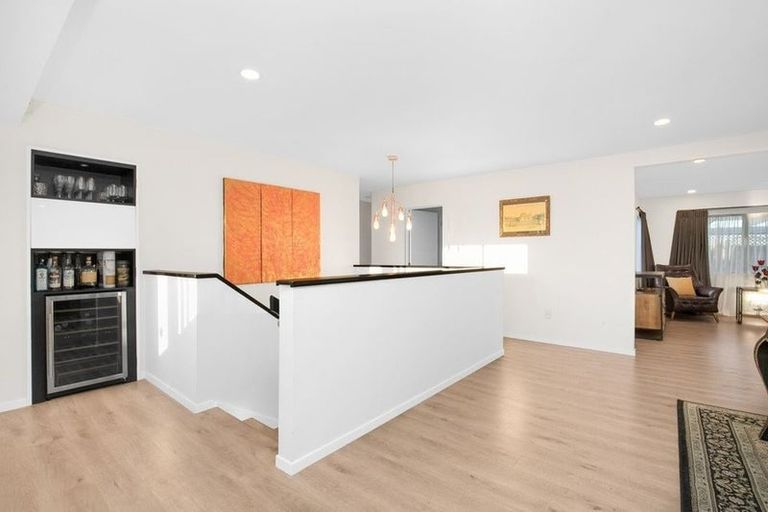 Photo of property in 113 Eugenia Rise, Goodwood Heights, Auckland, 2105