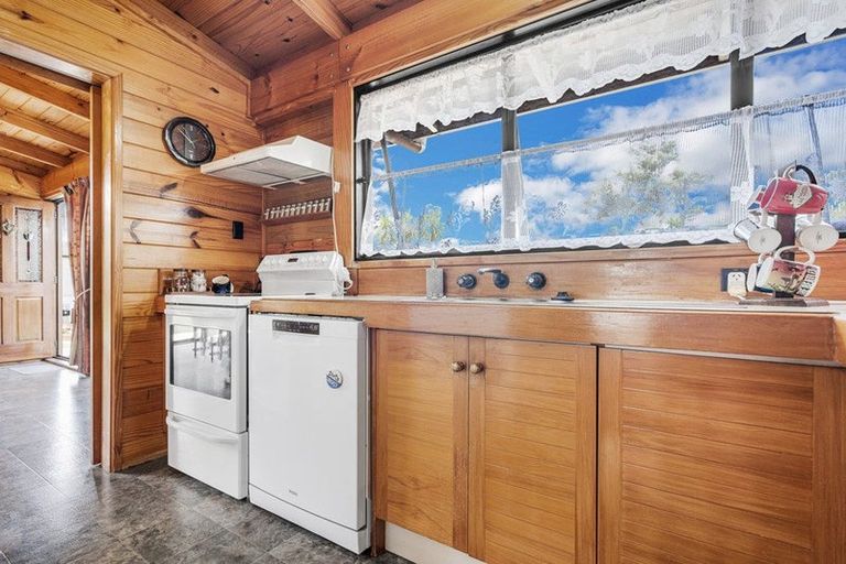 Photo of property in 3 Claret Place, Henderson, Auckland, 0612