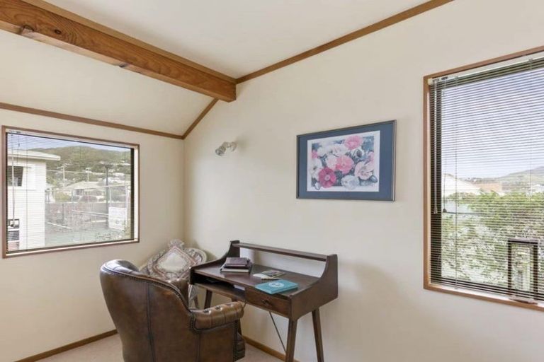 Photo of property in 8 Scorian Close, Karori, Wellington, 6012